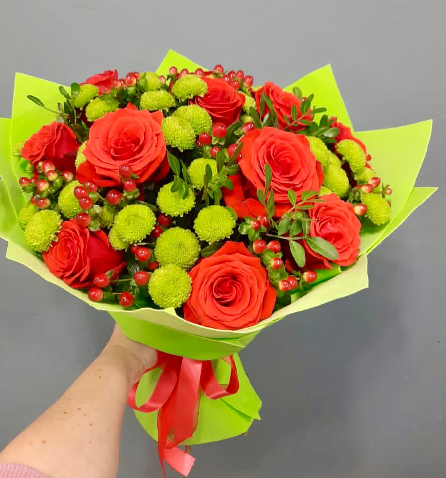 Букет цветов из: Хризантемы и Розы в Мишелёвке