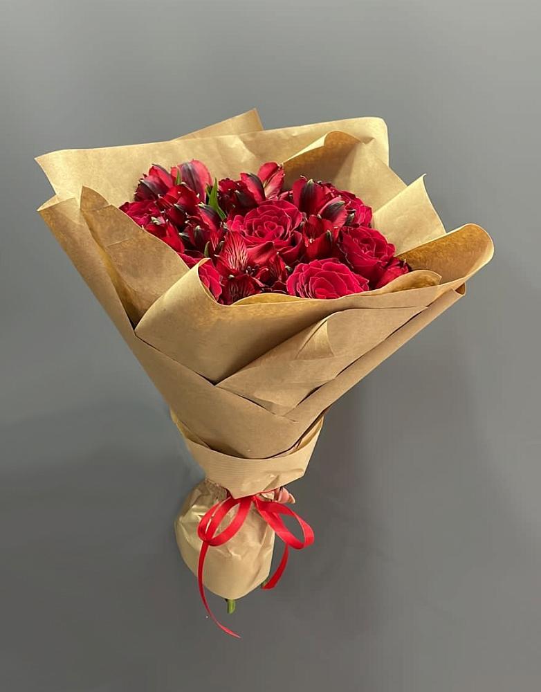 Букет цветов из: Альстромерии и Розы в Мишелёвке