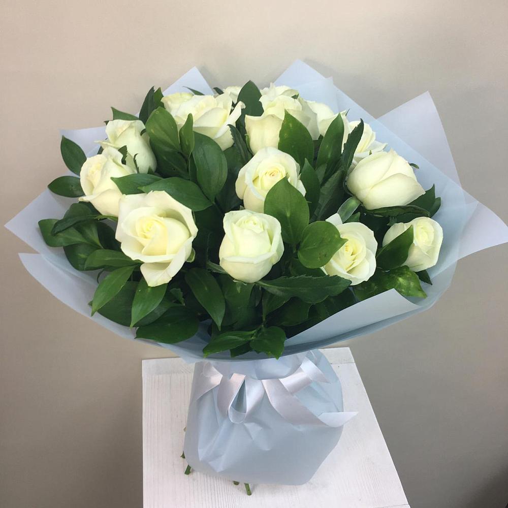 Букет 15 Белых роз Проуд в Мишелёвке