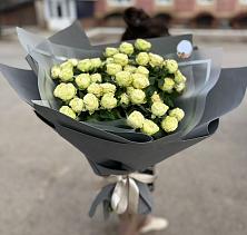 Букет Белые кустовые розы Солинеро в Мишелёвке