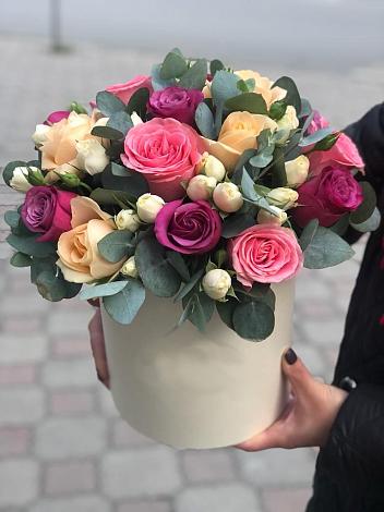 Цветочная композиция из Розы в шляпной коробке в Мишелёвке