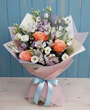 Букет цветов из:  Лизиантусы, Розы, Альстромерии и Гипсофила в Мишелёвке