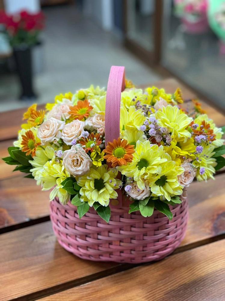 Цветочная композиция из Хризантемы и Розы в корзине в Мишелёвке