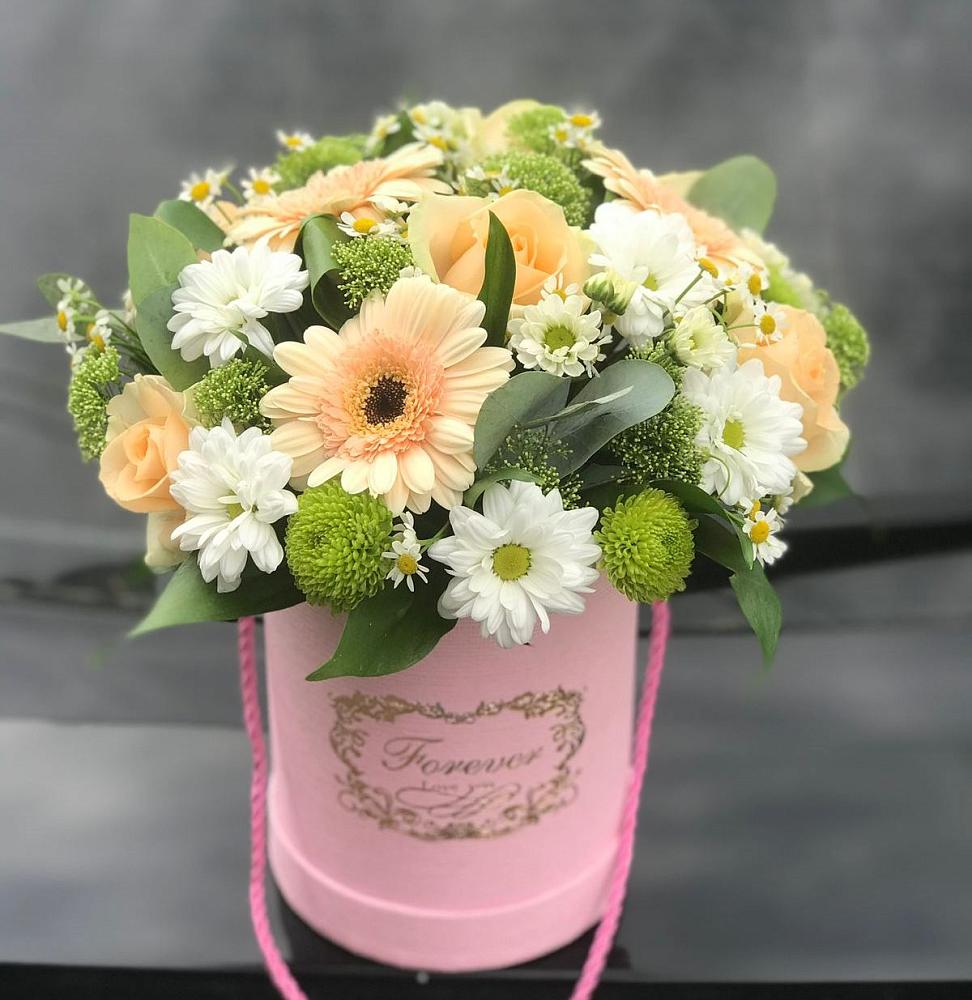 Цветочная композиция из Розы, Герберы и Хризантемы в шляпной коробке в Мишелёвке