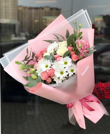 Букет цветов из: Розы, Лизиантусы и Хризантемы в Мишелёвке